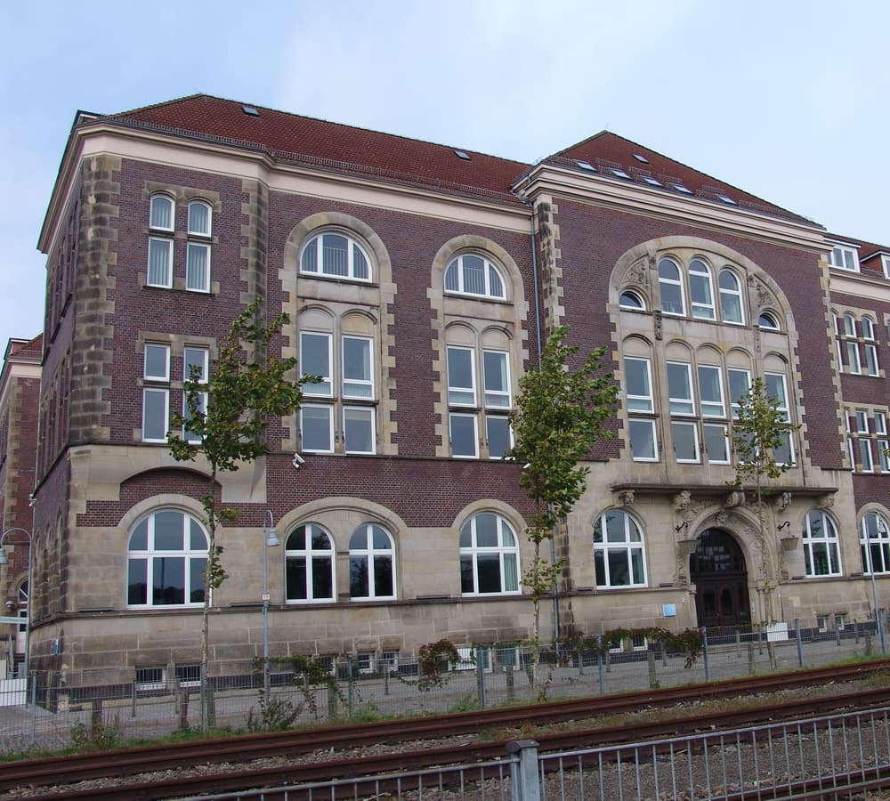 Ehemaliges Verwaltungsgebäude der Bremer Großwerft AG Weser, bis 1983 größter Arbeitgeber im Gröpelinger Umfeld