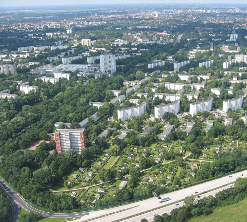 Luftbild der Neuen Vahr in Bremen mit Zeilenbauten, Grünflächen und dem Aalto-Hochhaus